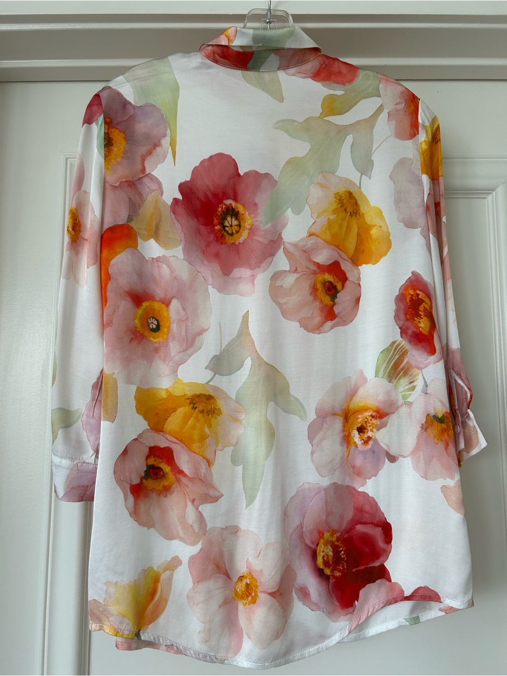 🌸💕Button-Front Floral Blouse in White with Pink & Yellow Blooms💕🌸 - Picture 2 of 8
